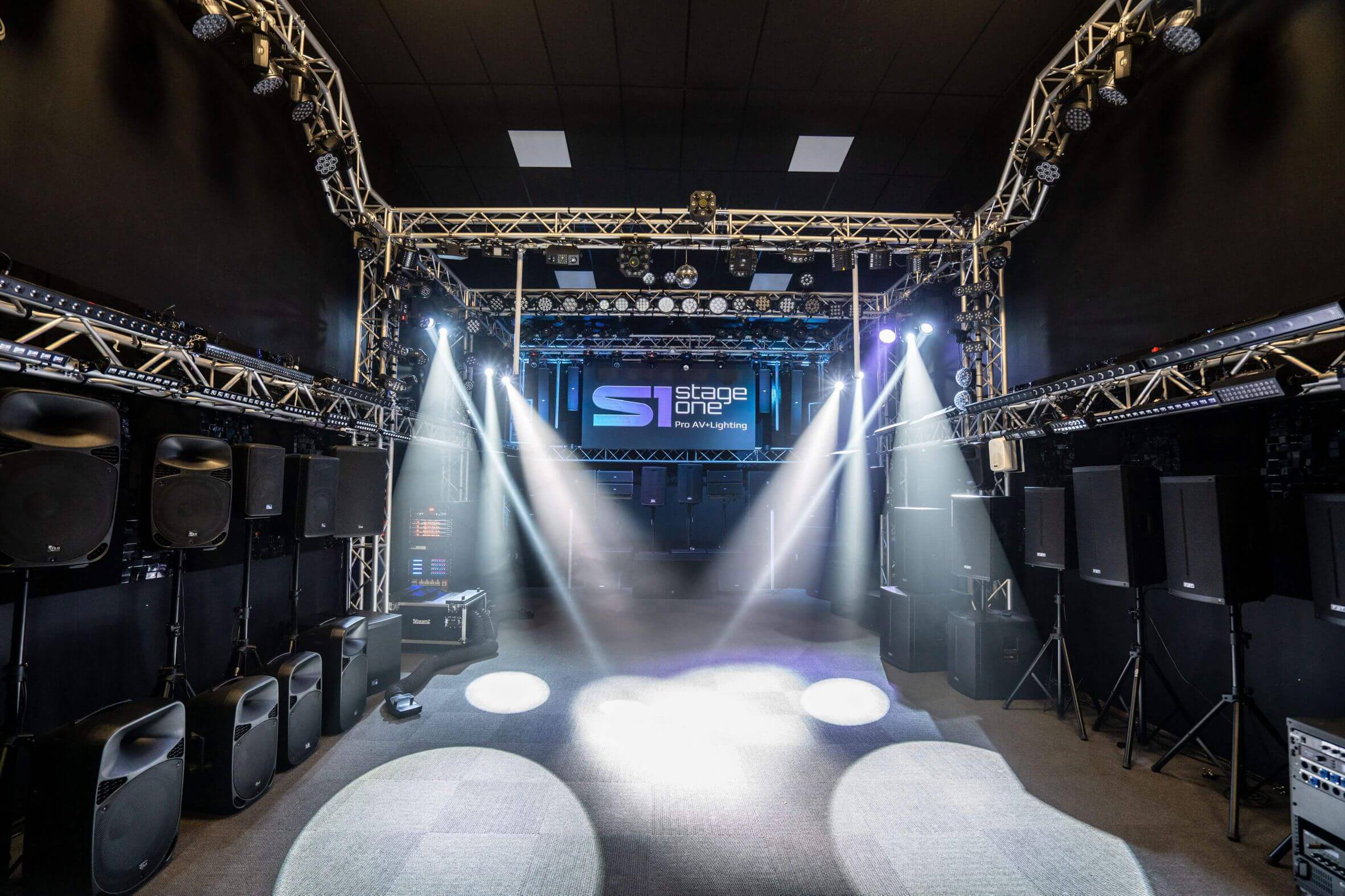 StageOne demo room - FBT, Alustage and beamZ Lighting